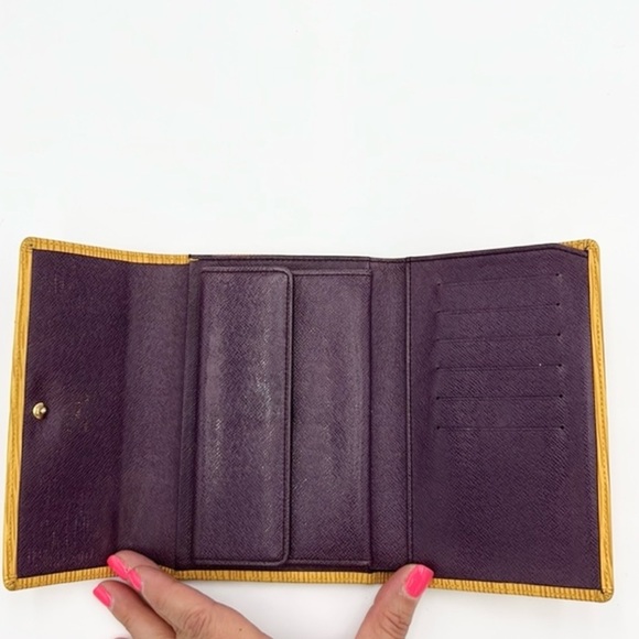 LOUIS VUITTON CLASSIC LV INTERNATIONAL WALLET - Picture 11 of 16